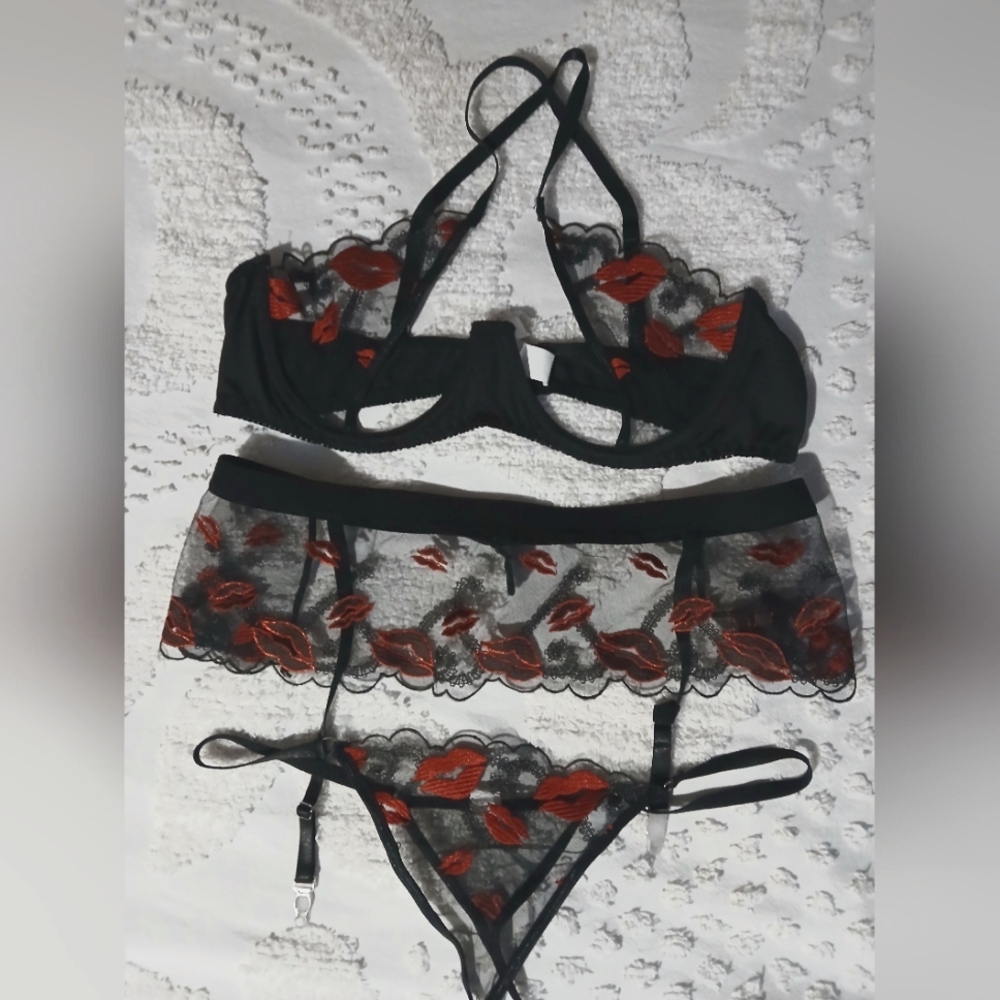 Lingerie with cute classy kisses 💋